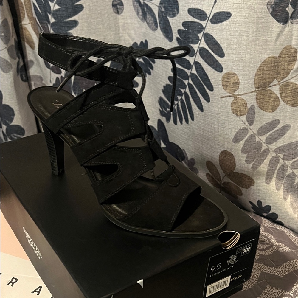 Simply Vera Vera Wang Black Lace-Up Heels